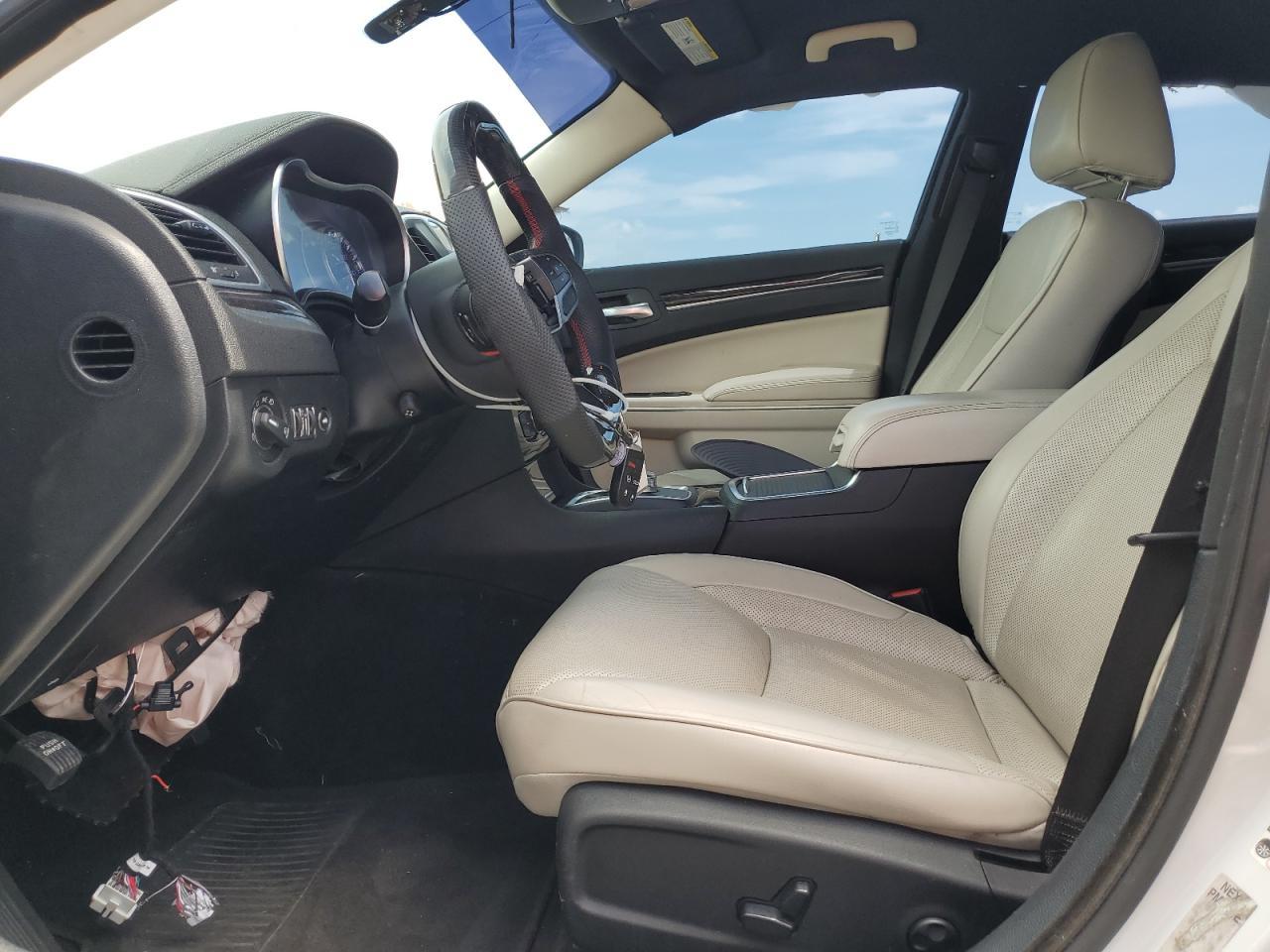 2019 Chrysler 300 Limited - Image 7