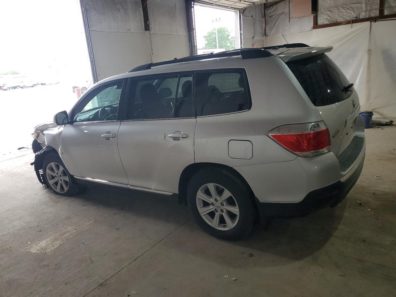 2013 Toyota Highlander Base - Image 2