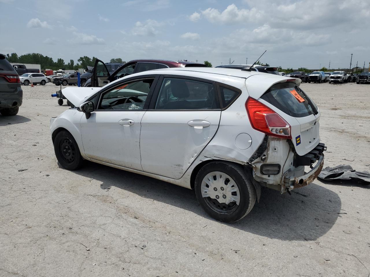 2014 Ford Fiesta S - Фото 2