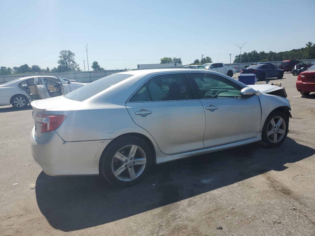 2014 Toyota Camry L - Фото 3
