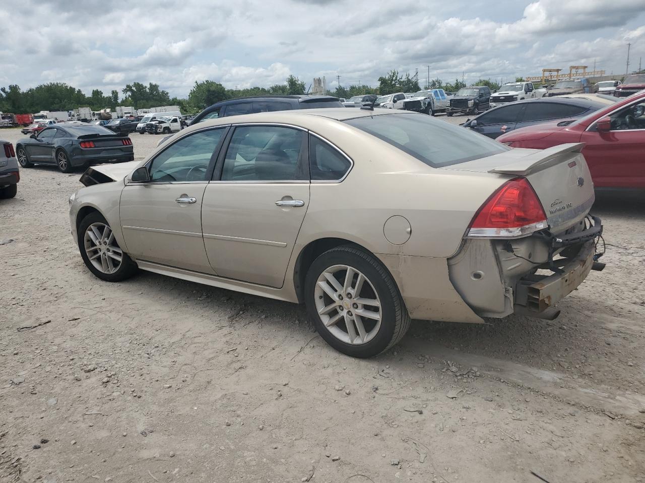 2010 Chevrolet Impala Ltz - Фото 2