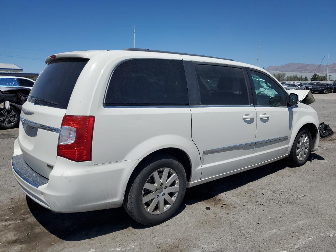 2013 Chrysler Town & Country Touring - Фото 3
