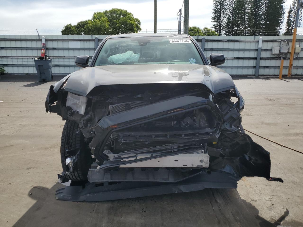 2022 Toyota Tacoma Double Cab - Image 5