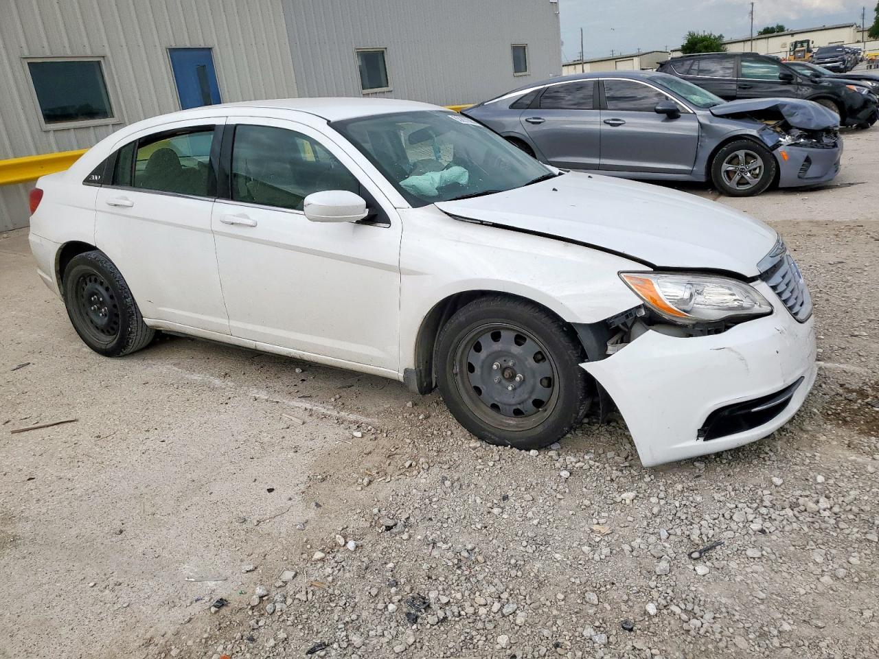 2013 Chrysler 200 Lx - Image 4