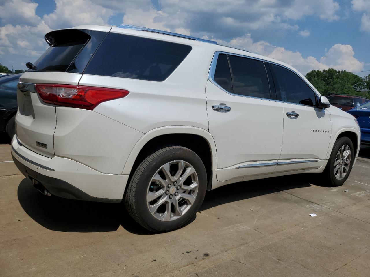 2018 Chevrolet Traverse Premier - Image 3