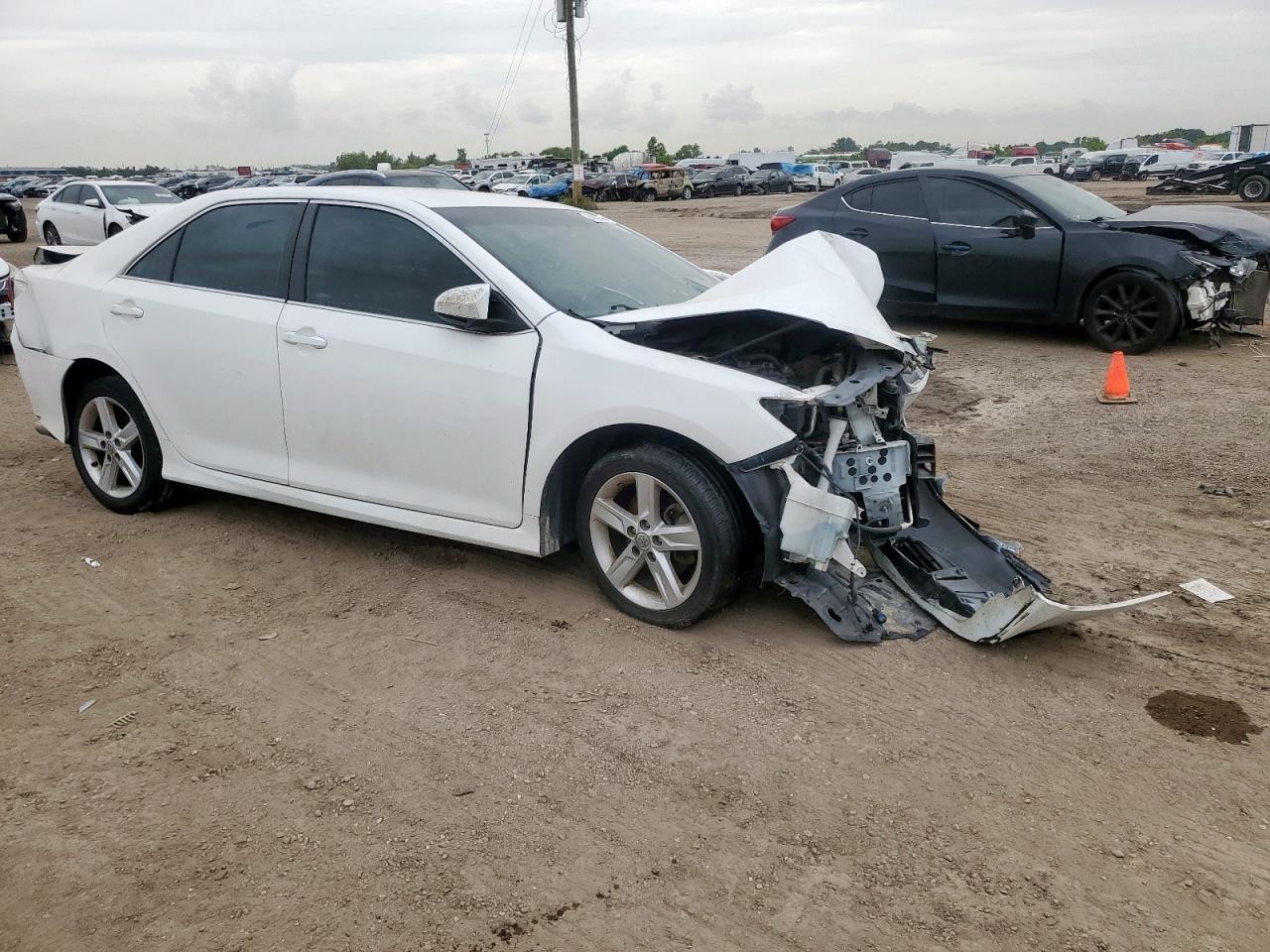 2014 Toyota Camry L - Фото 4