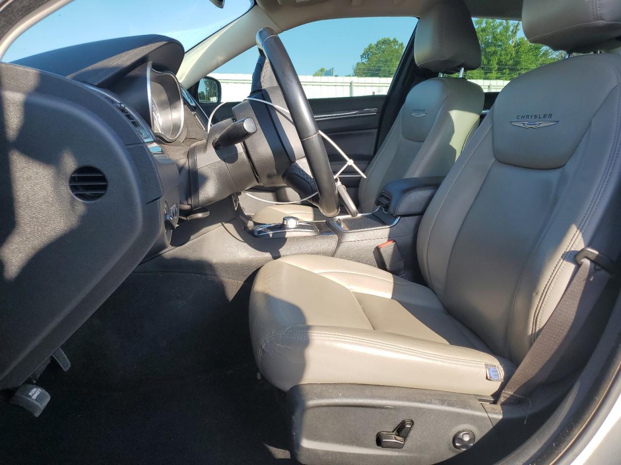 2019 Chrysler 300 Touring - Image 7