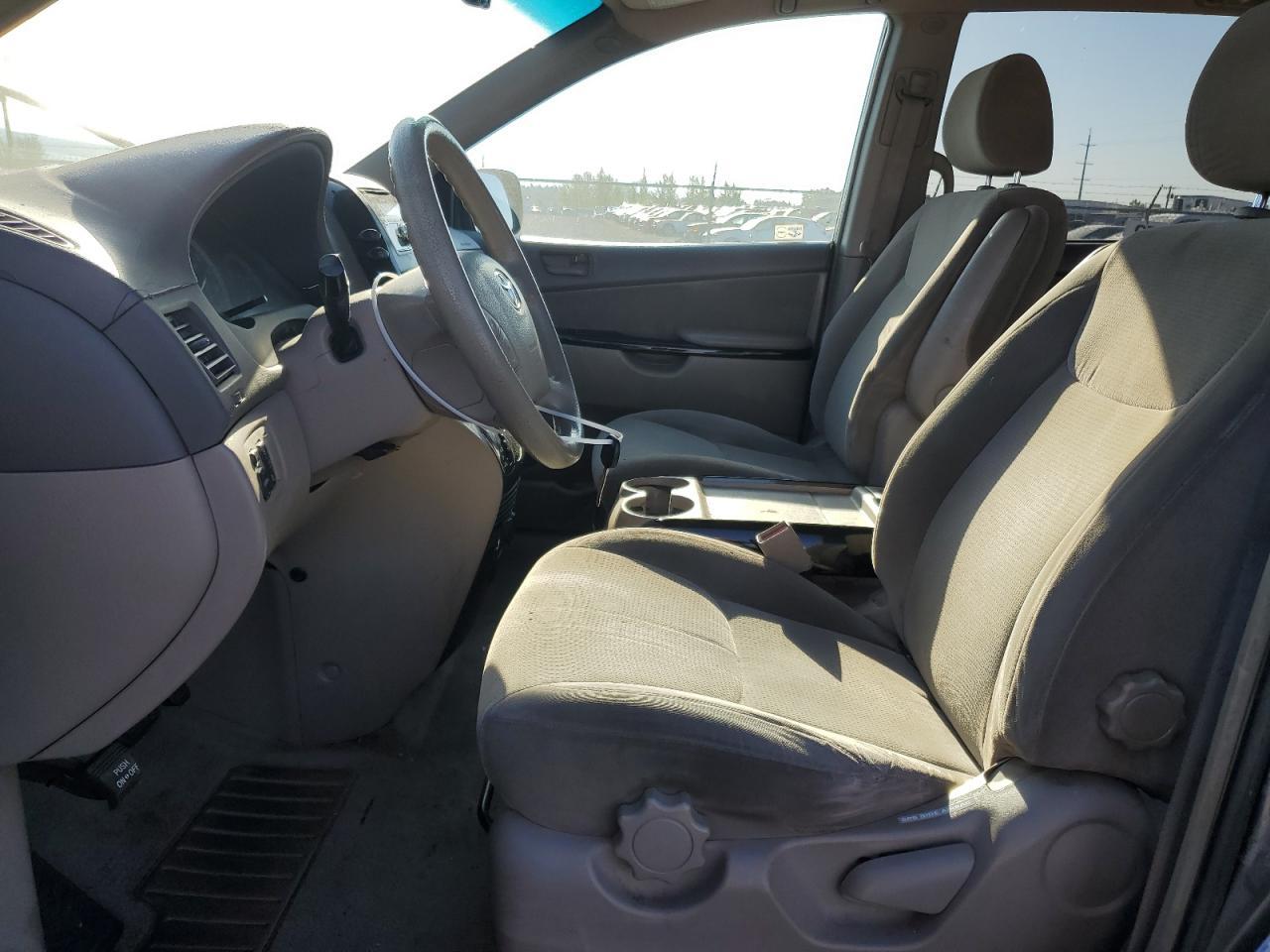 2004 Toyota Sienna Ce - Фото 7