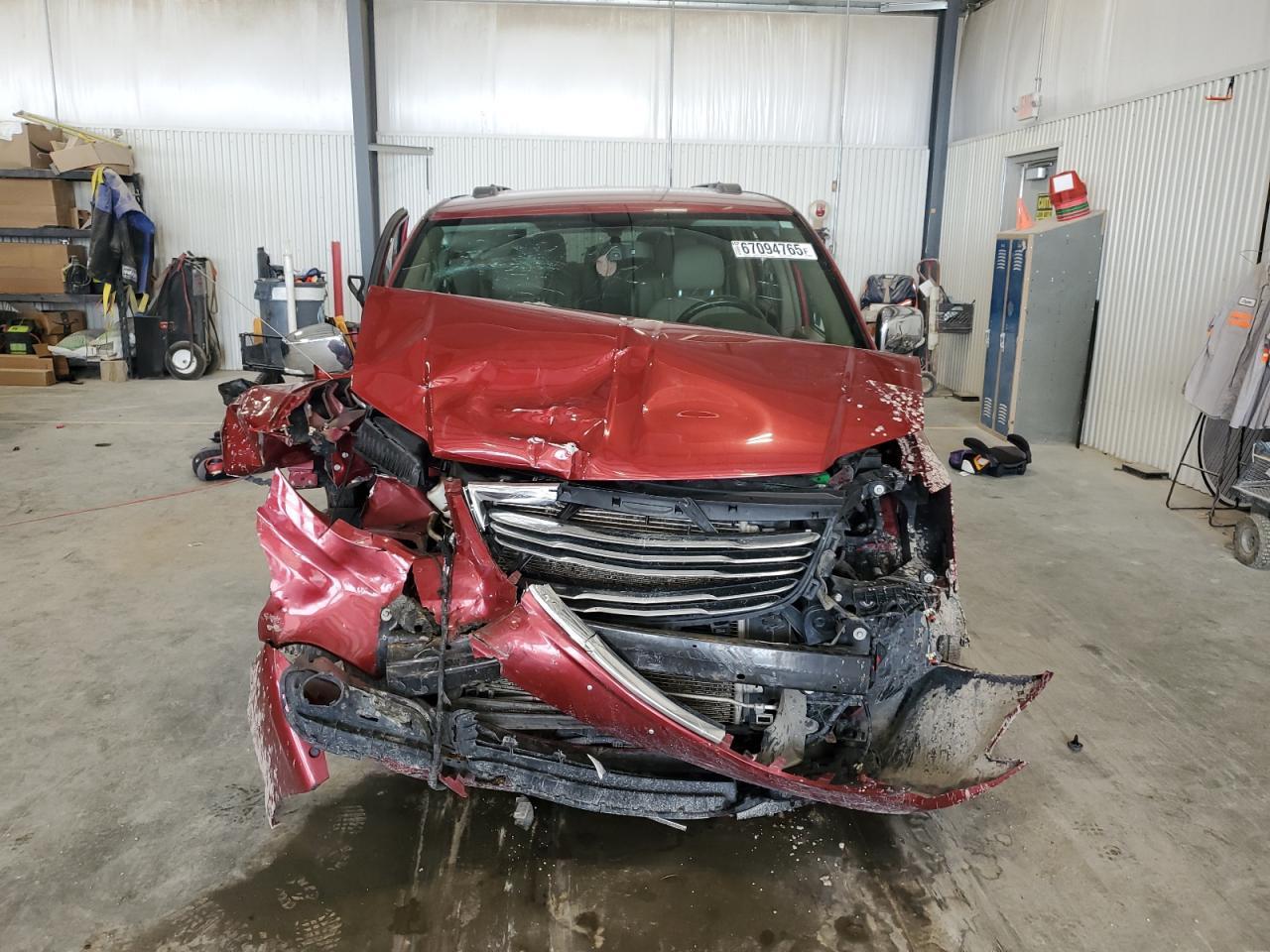 2014 Chrysler Town & Country Touring L - Фото 5