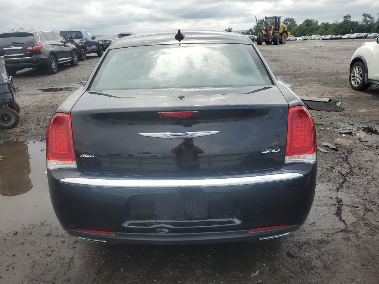 2018 Chrysler 300 Touring - Image 6