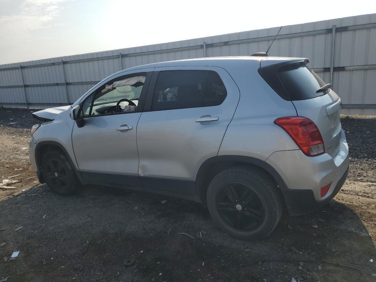 2020 Chevrolet Trax Ls - Image 2