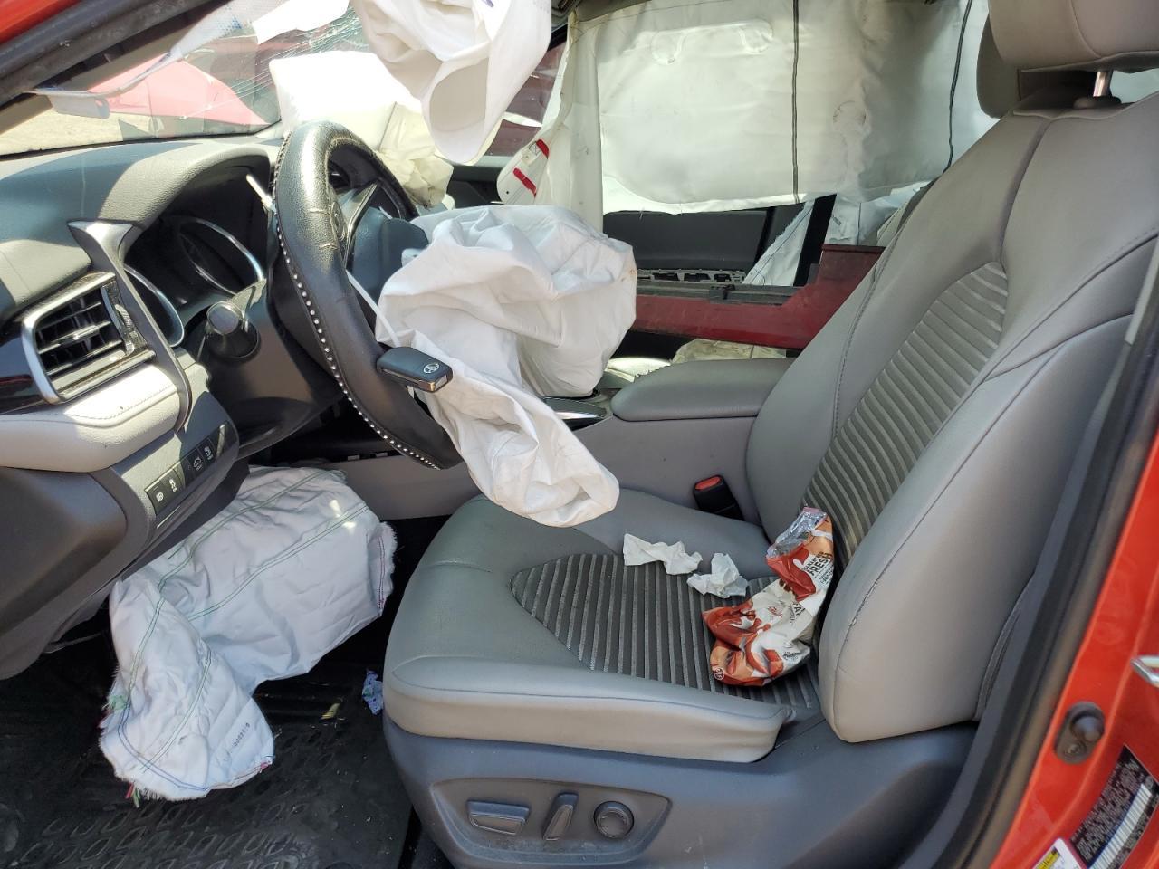 2020 Toyota Camry Se - Фото 7