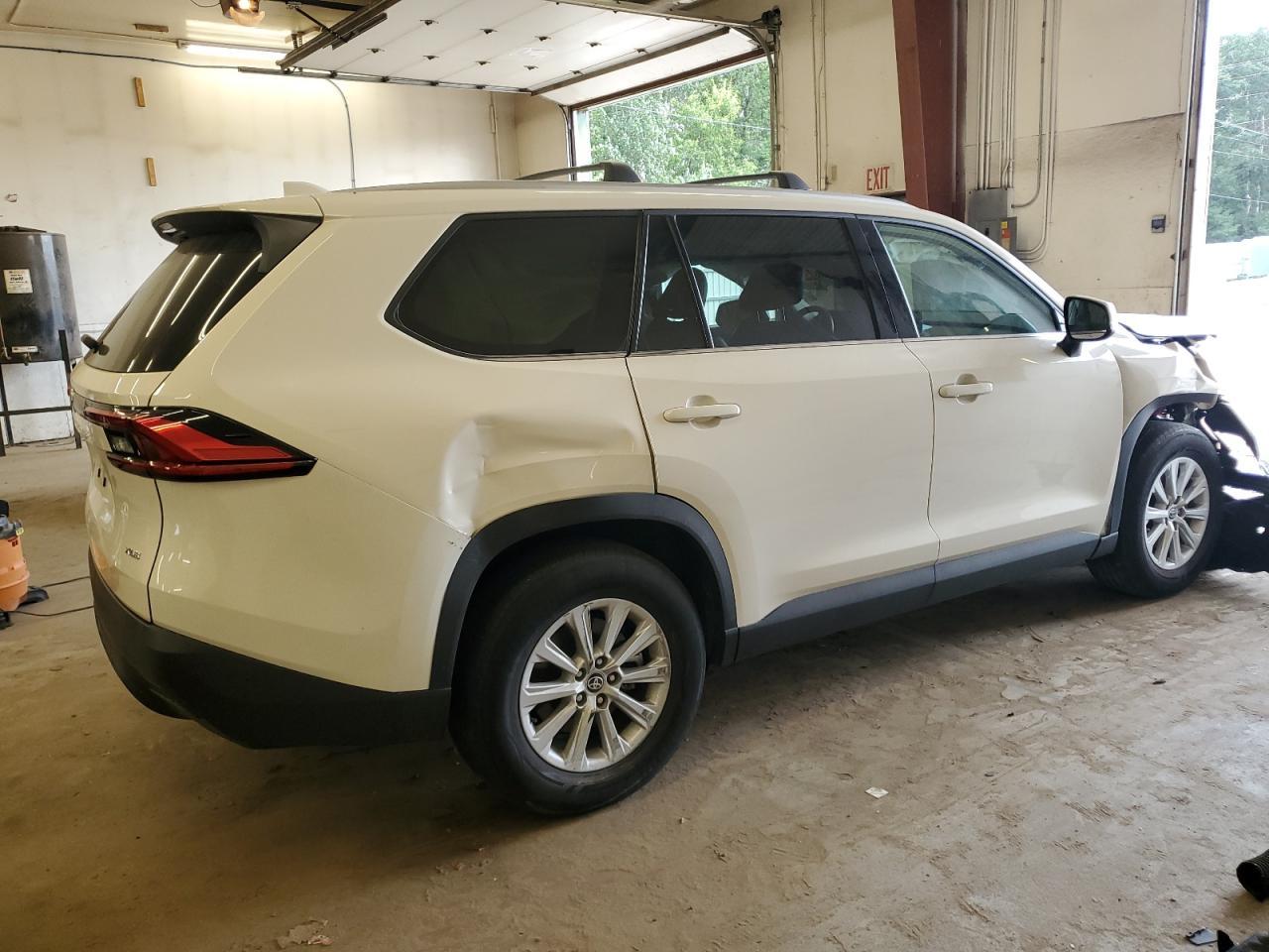 2024 Toyota Grand Highlander Xle - Image 3