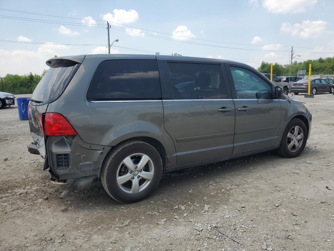 2010 Volk Routan Se - Image 3