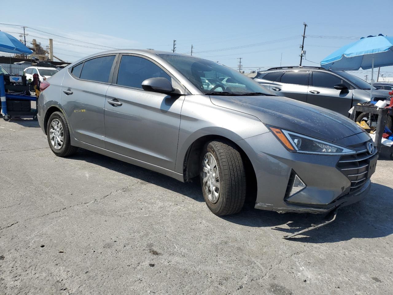 2020 Hyundai Elantra Se - Image 4