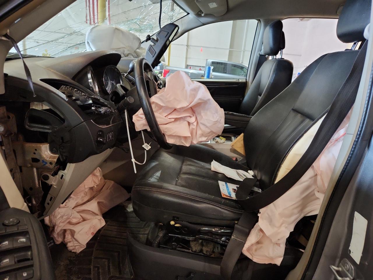 2016 Chrysler Town & Country Touring - Фото 7