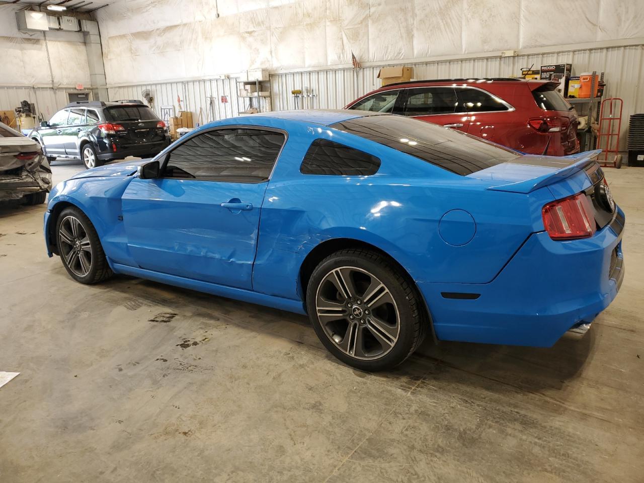 2013 Ford Mustang - Фото 2