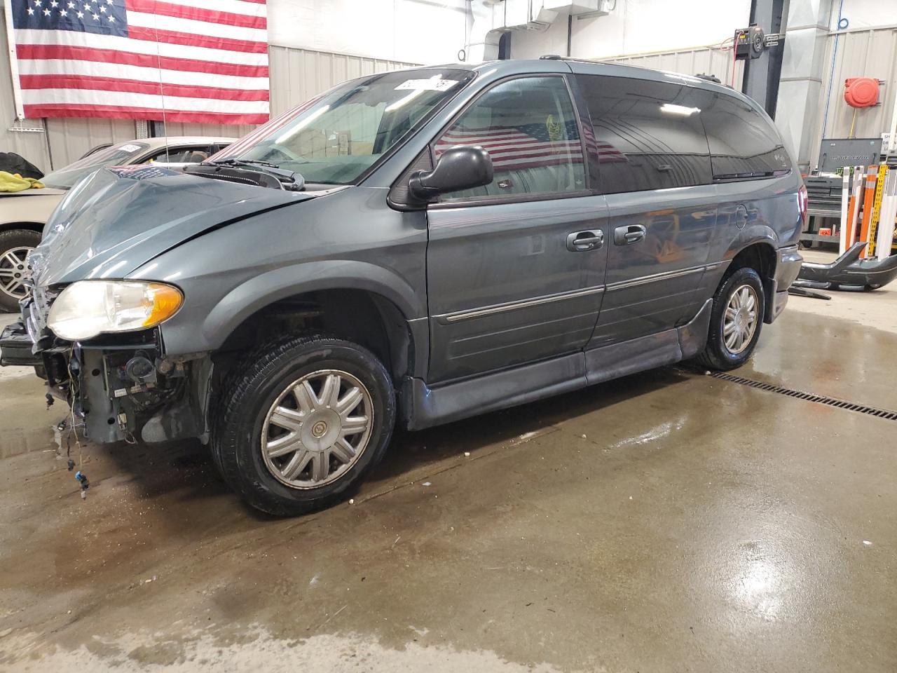 2005 Chrysler Town & Country Limited