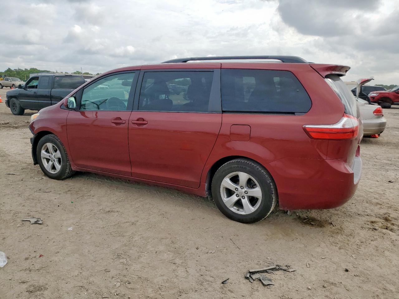 2015 Toyota Sienna Le - Фото 2