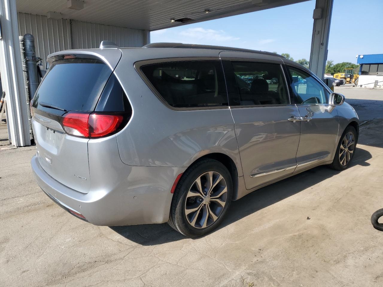 2018 Chrysler Pacifica Limited - Фото 3