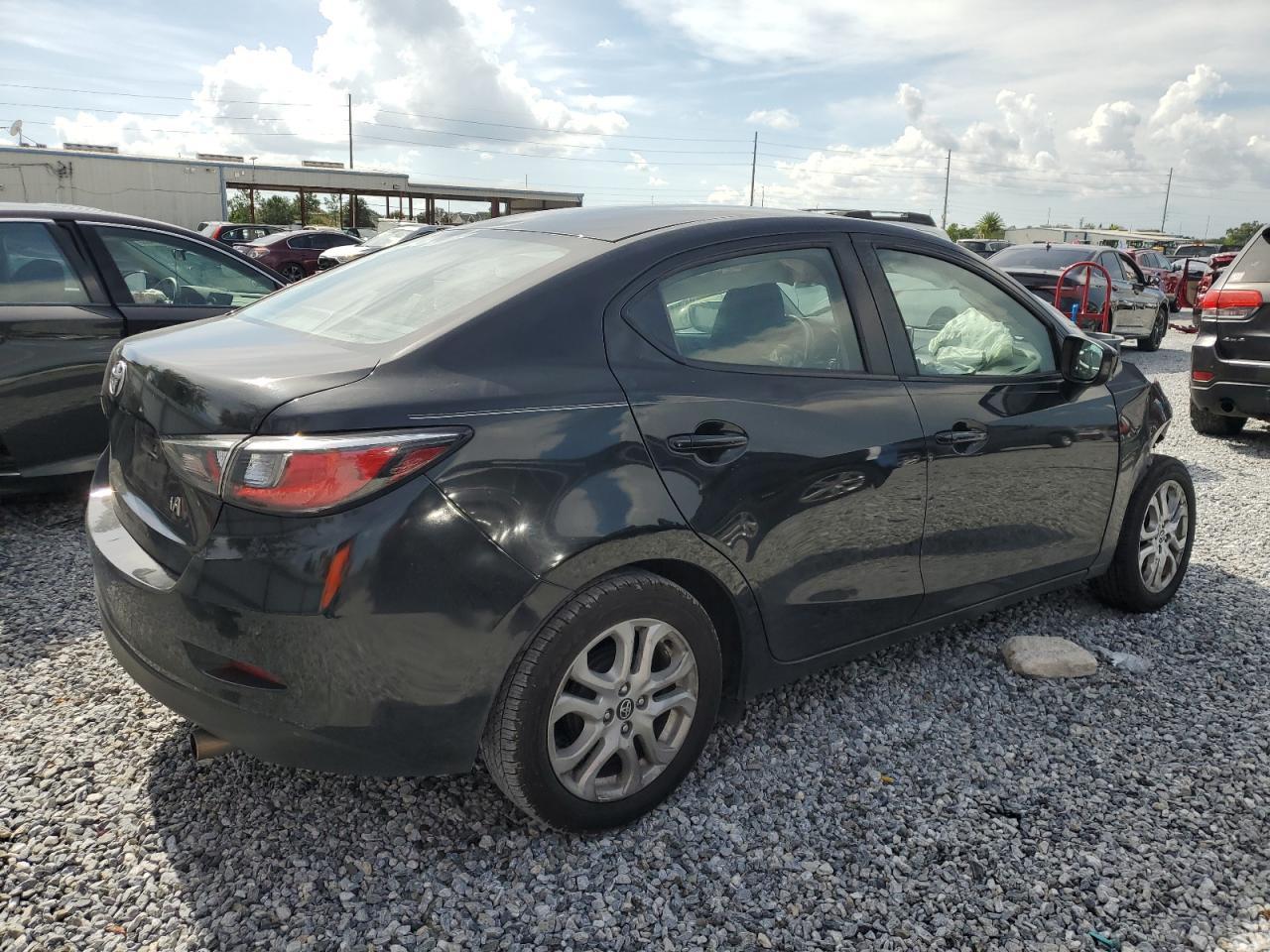 2018 Toyota Yaris Ia - Image 3