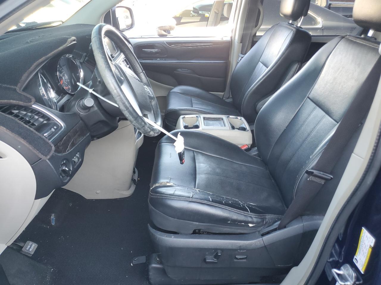 2013 Chrysler Town & Country Touring - Фото 7