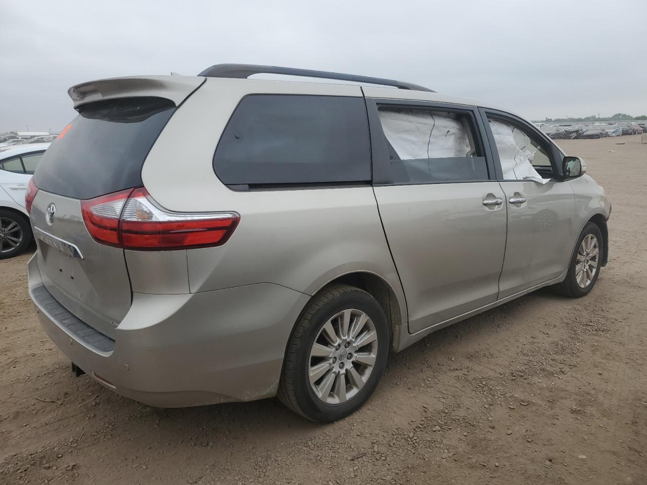 2015 Toyota Sienna Xle - Фото 3