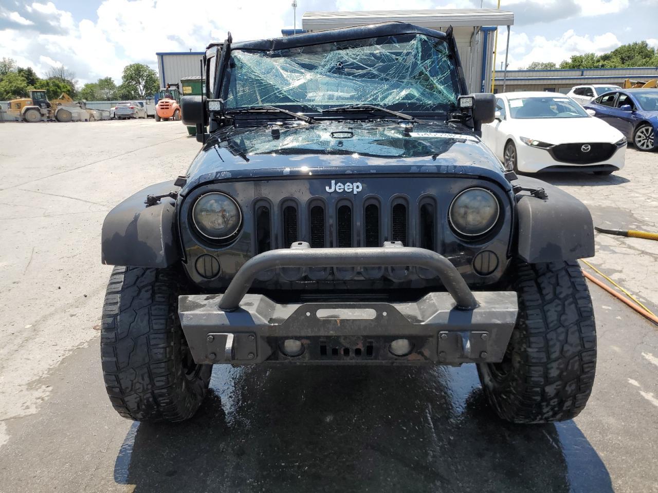2011 Jeep Wrangler Unlimited Sahara - Фото 5