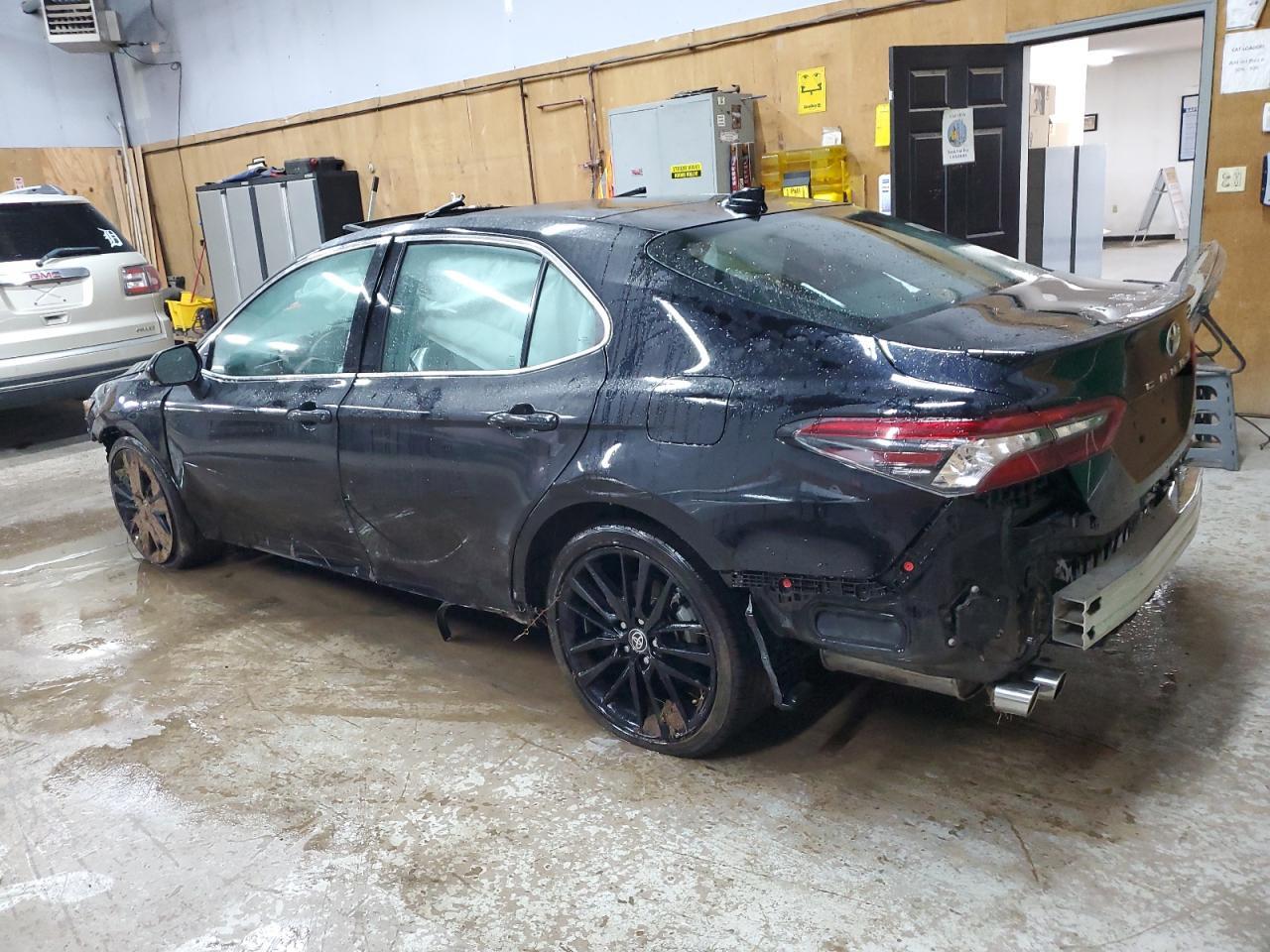 2021 Toyota Camry Xse - Фото 2