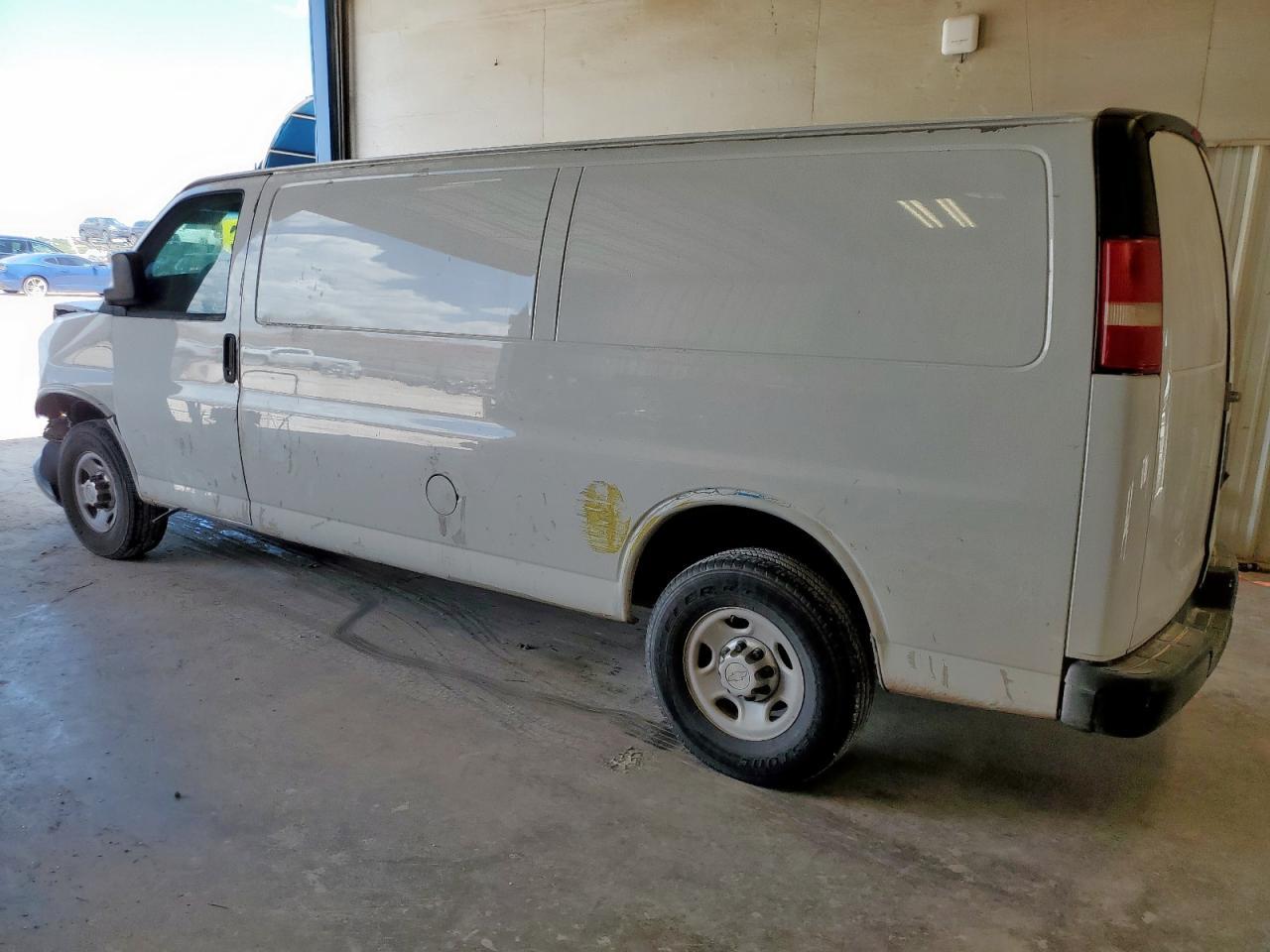 2015 Chevrolet Express G3500 - Image 2