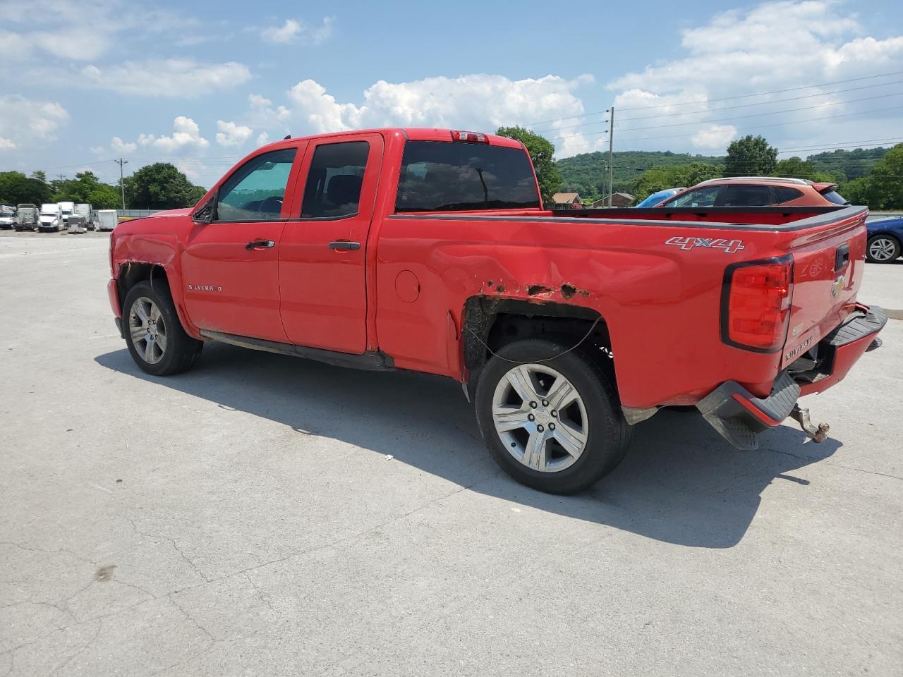 2016 Chevrolet Silverado K1500 Custom - Фото 2