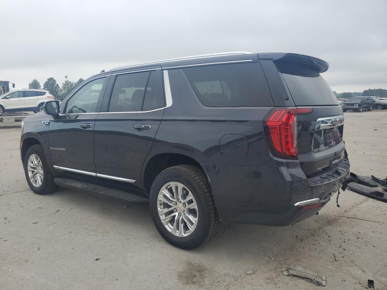 2023 GMC Yukon Slt - Image 2