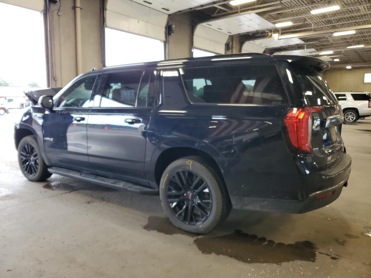 2021 GMC Yukon Xl K1500 At4 - Фото 2