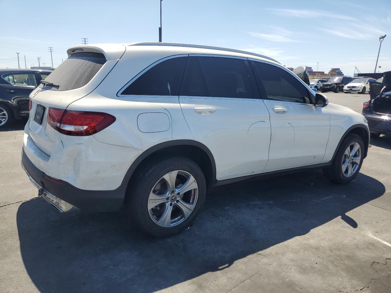 2017 Mercedes-Benz Glc 300 - Фото 3
