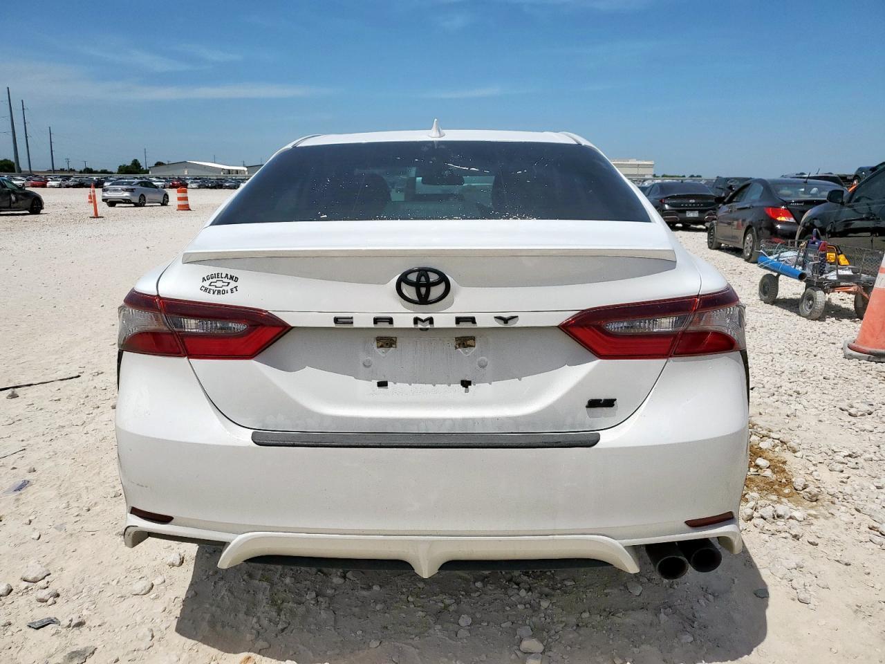 2022 Toyota Camry Se - Image 6