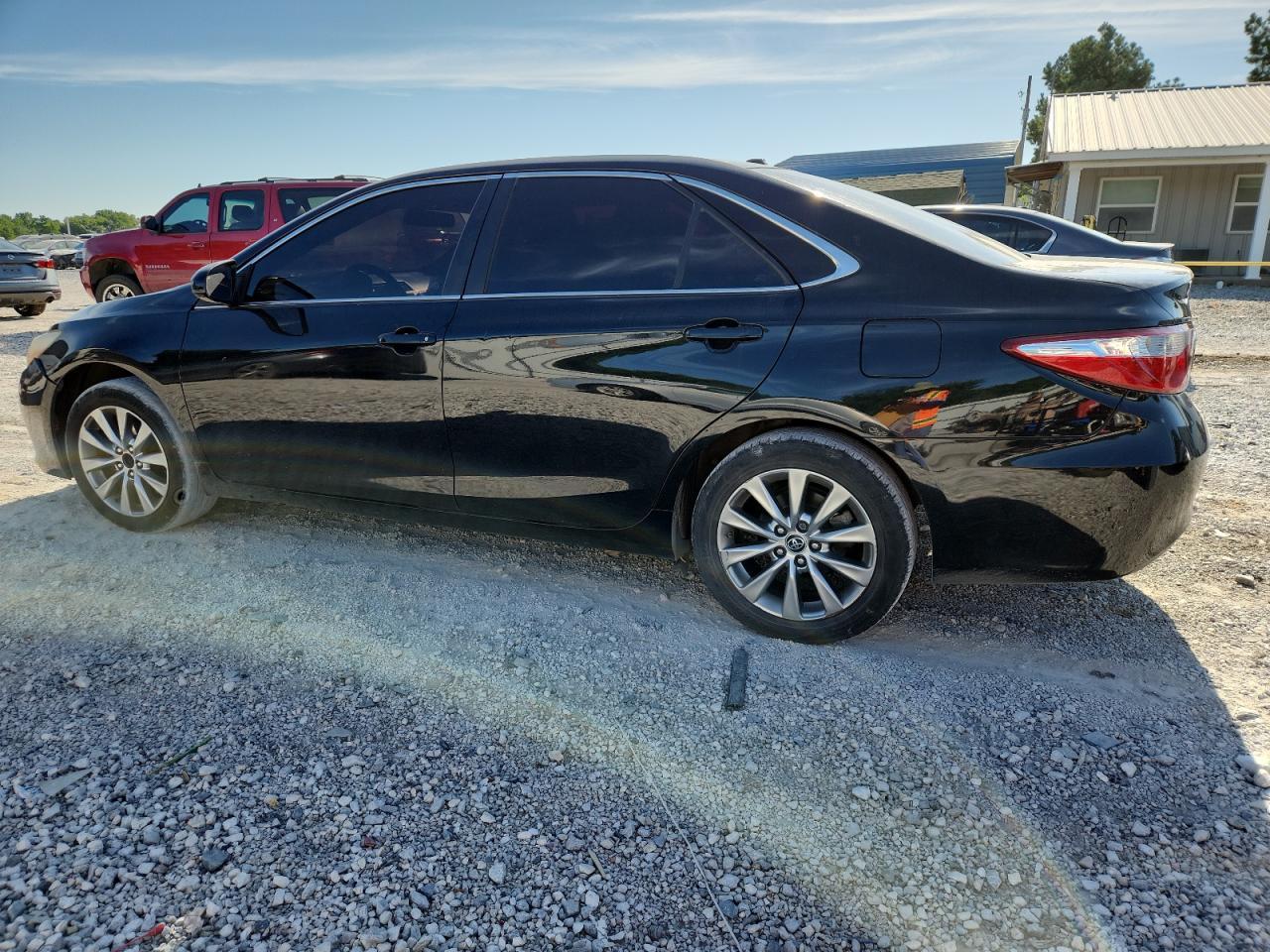 2015 Toyota Camry Le - Фото 2