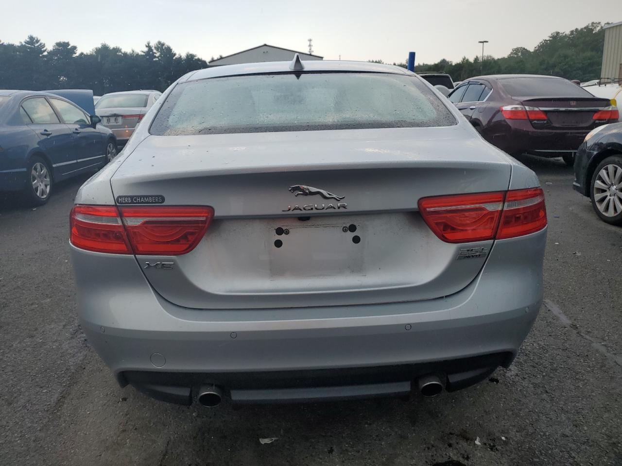 2018 Jaguar Xe Prestige - Image 6
