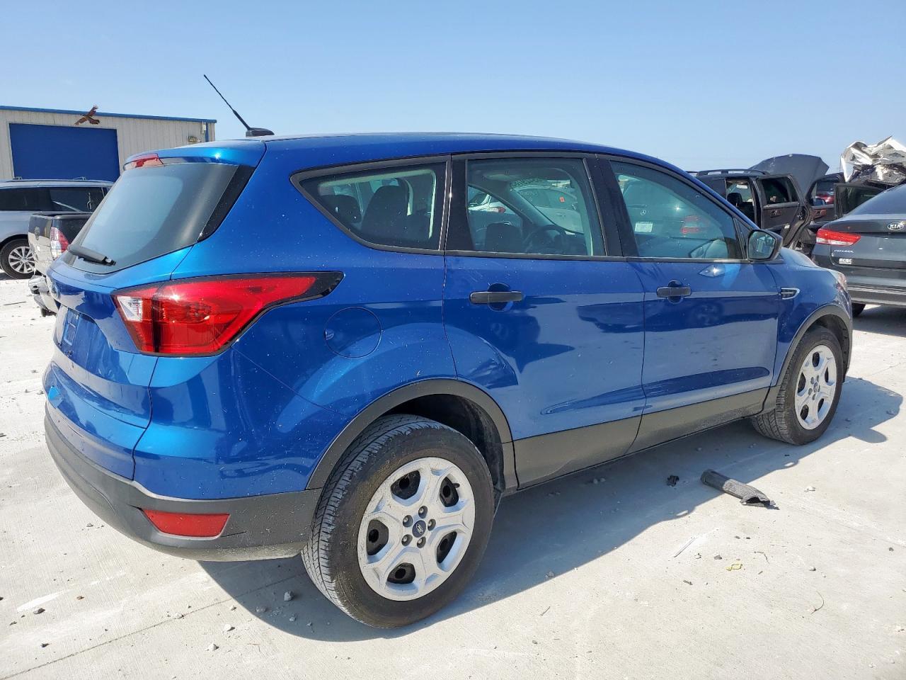 2019 Ford Escape S - Фото 3