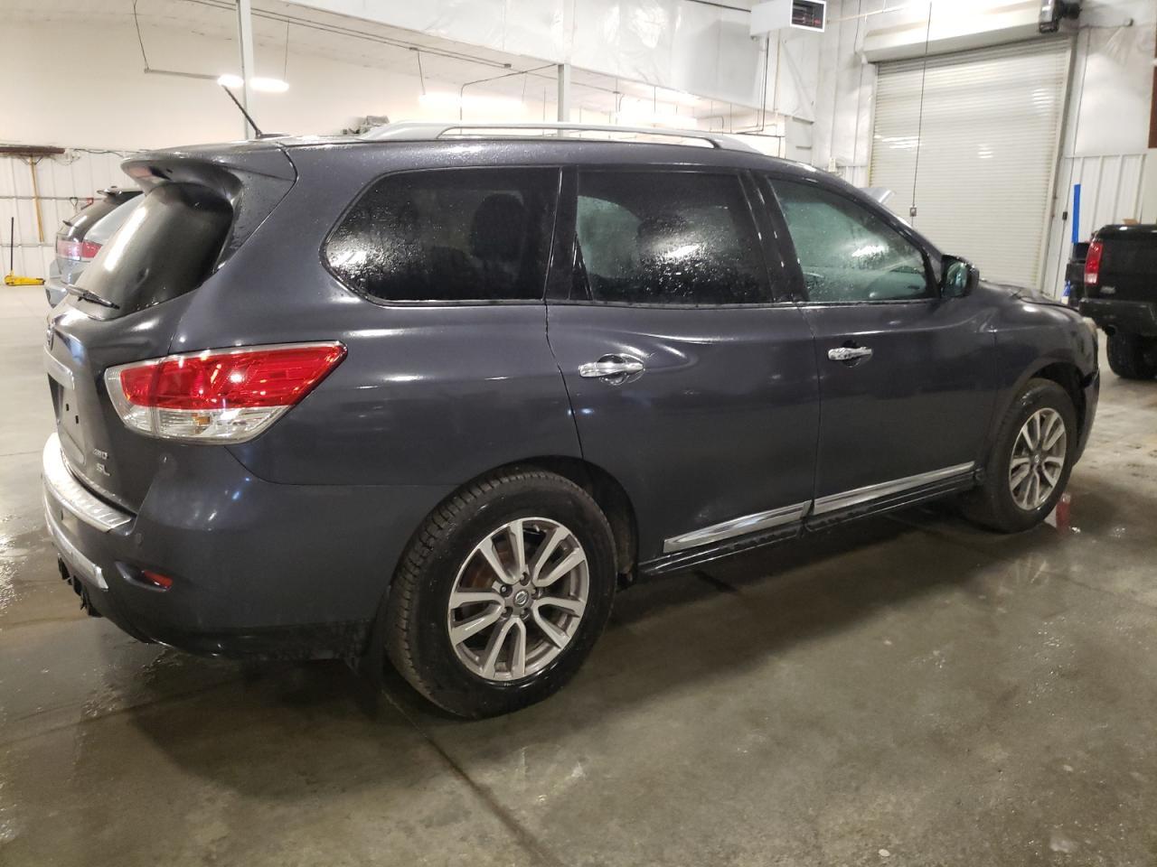 2014 Nissan Pathfinder S - Image 3