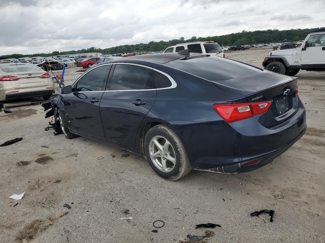 2017 Chevrolet Malibu Ls - Фото 2
