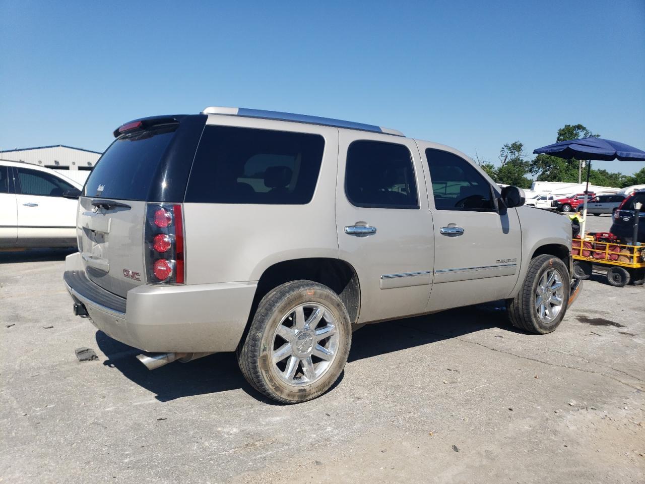 2009 GMC Yukon Denali - Фото 3