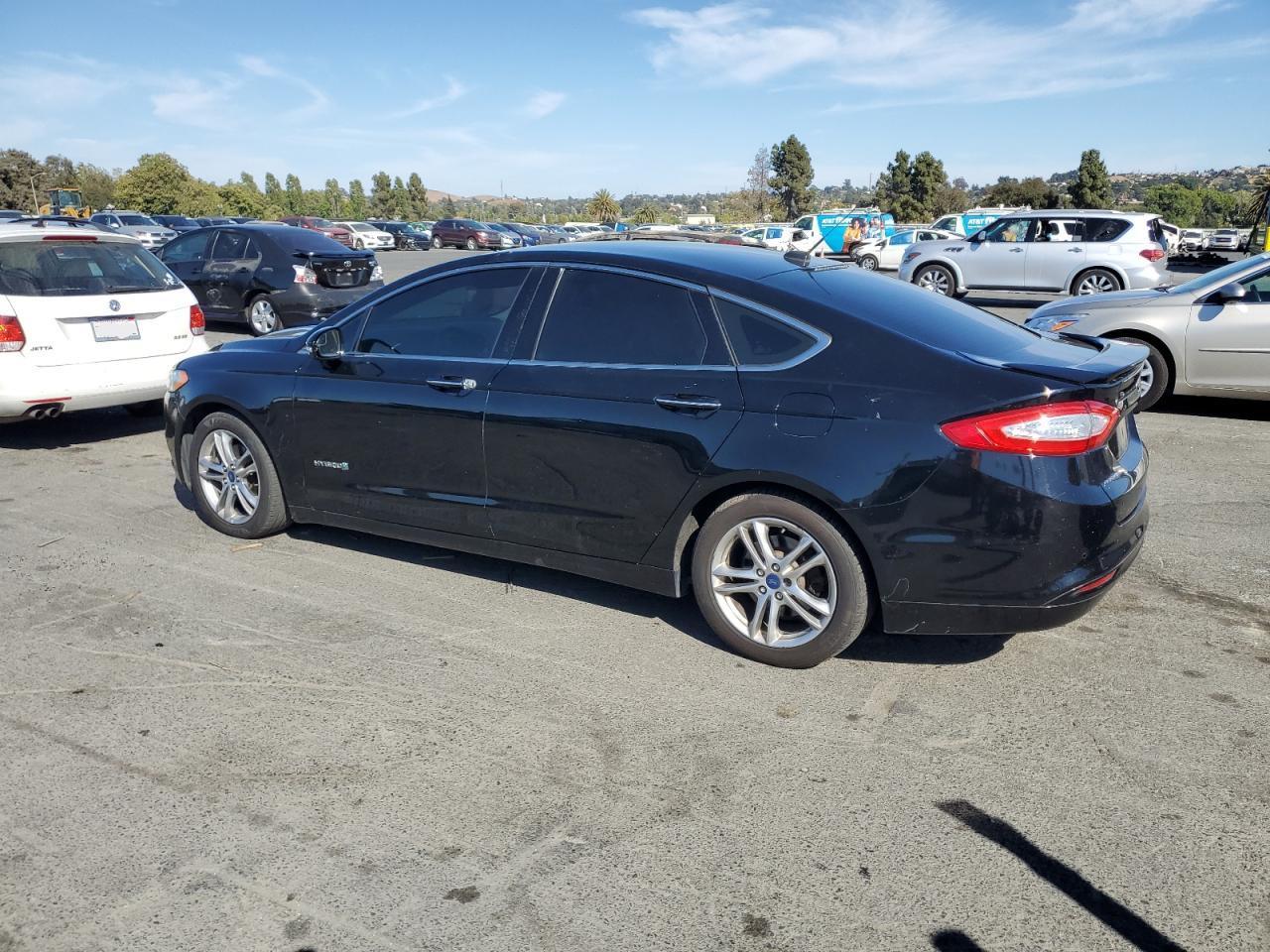 2016 Ford Fusion Titanium Hev - Фото 2