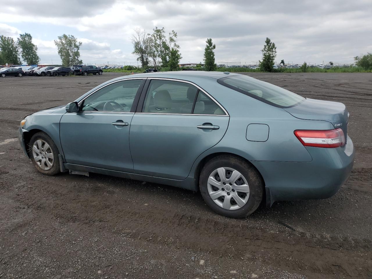2011 Toyota Camry Base - Фото 2