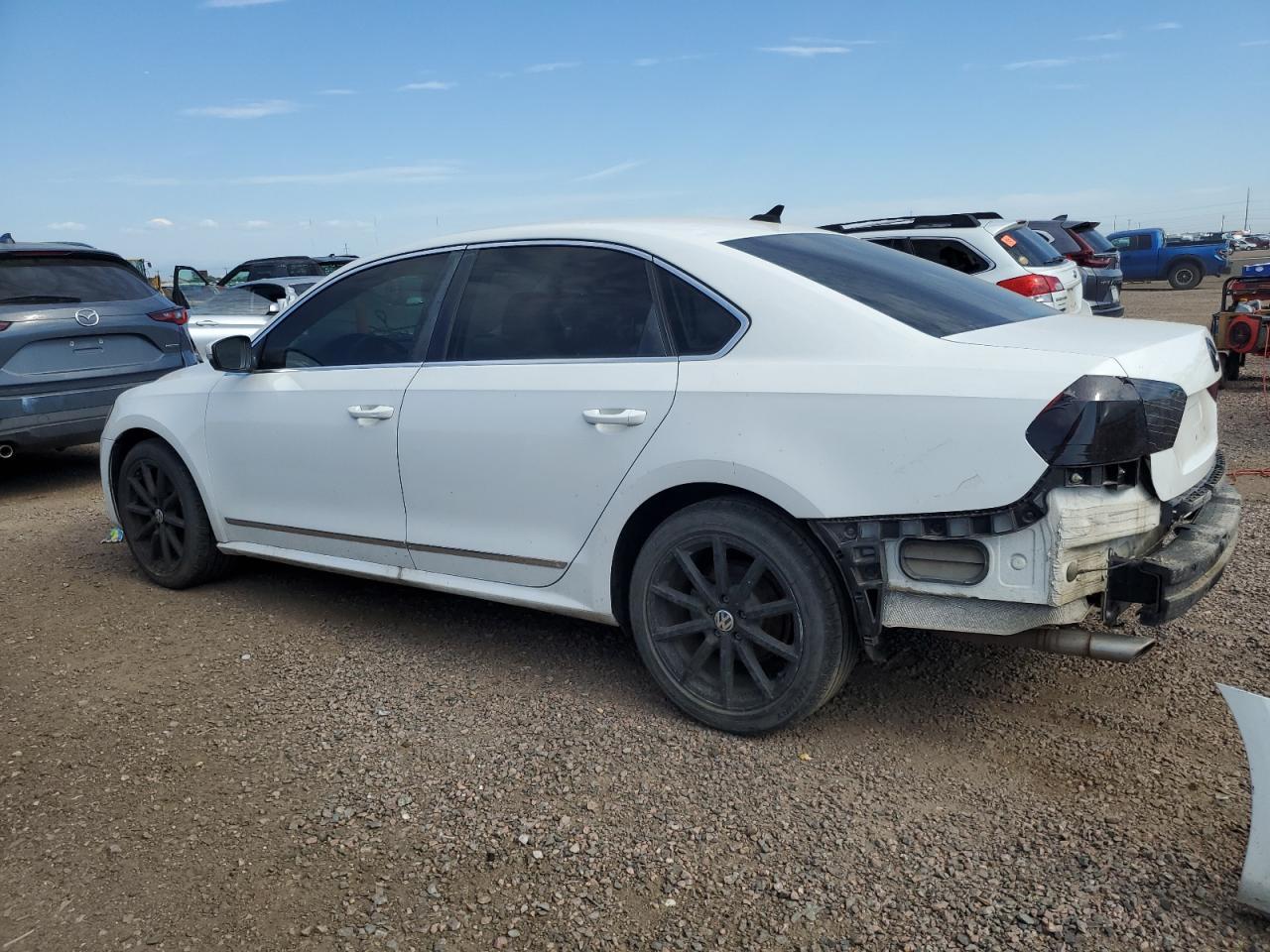 2013 Volkswagen Passat Sel - Фото 2