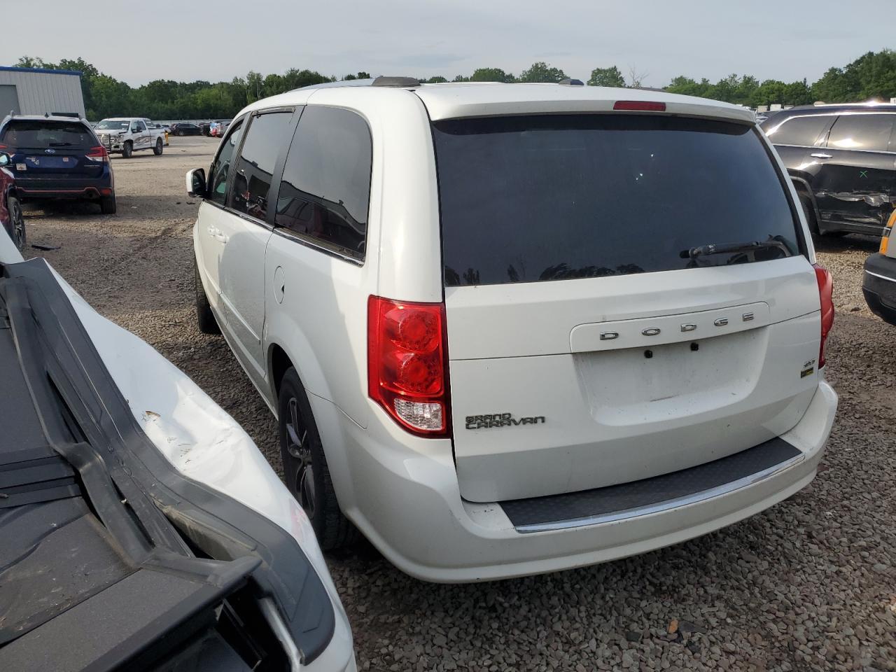 2017 Dodge Grand Caravan Sxt - Image 2