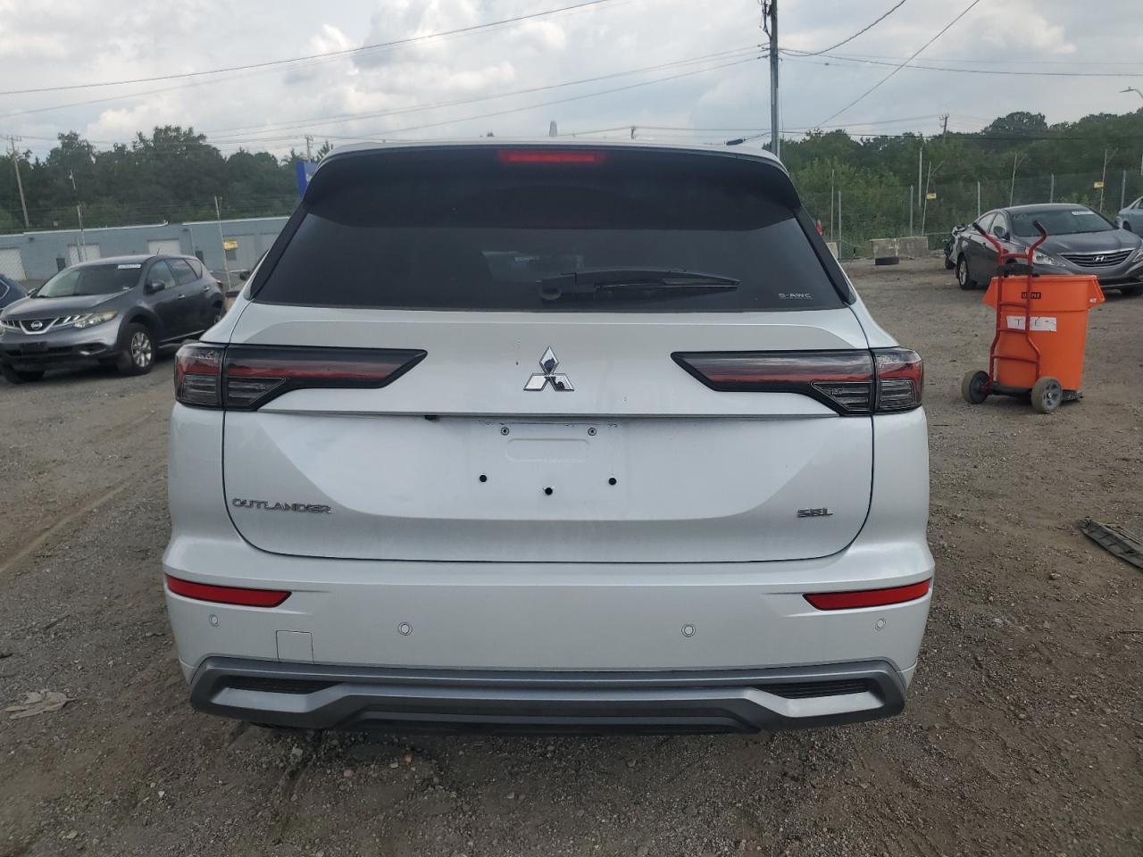 2025 Mitsubishi Outlander Sel - Image 6