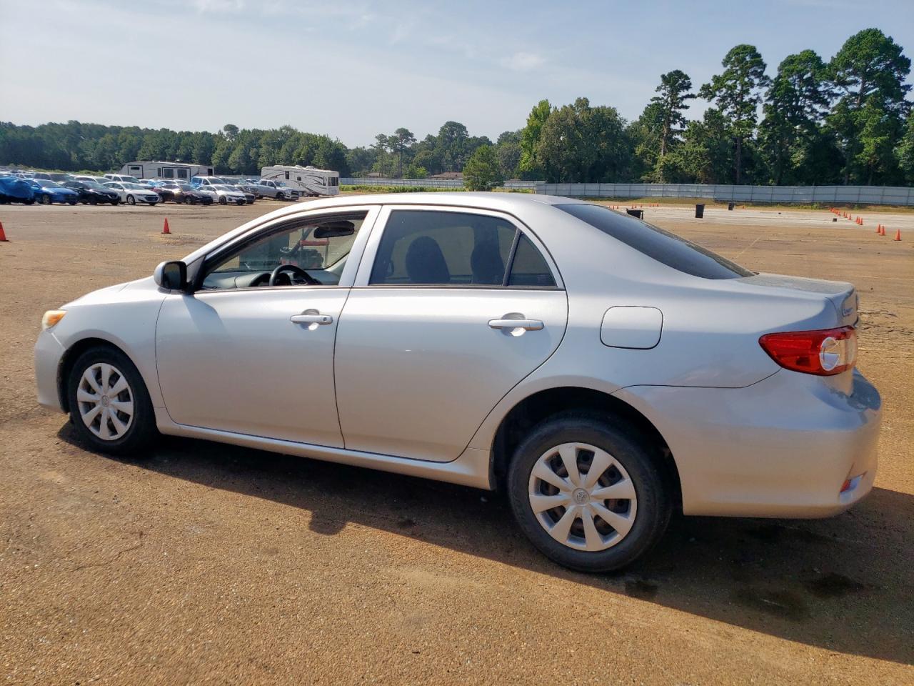 2013 Toyota Corolla Base - Фото 2