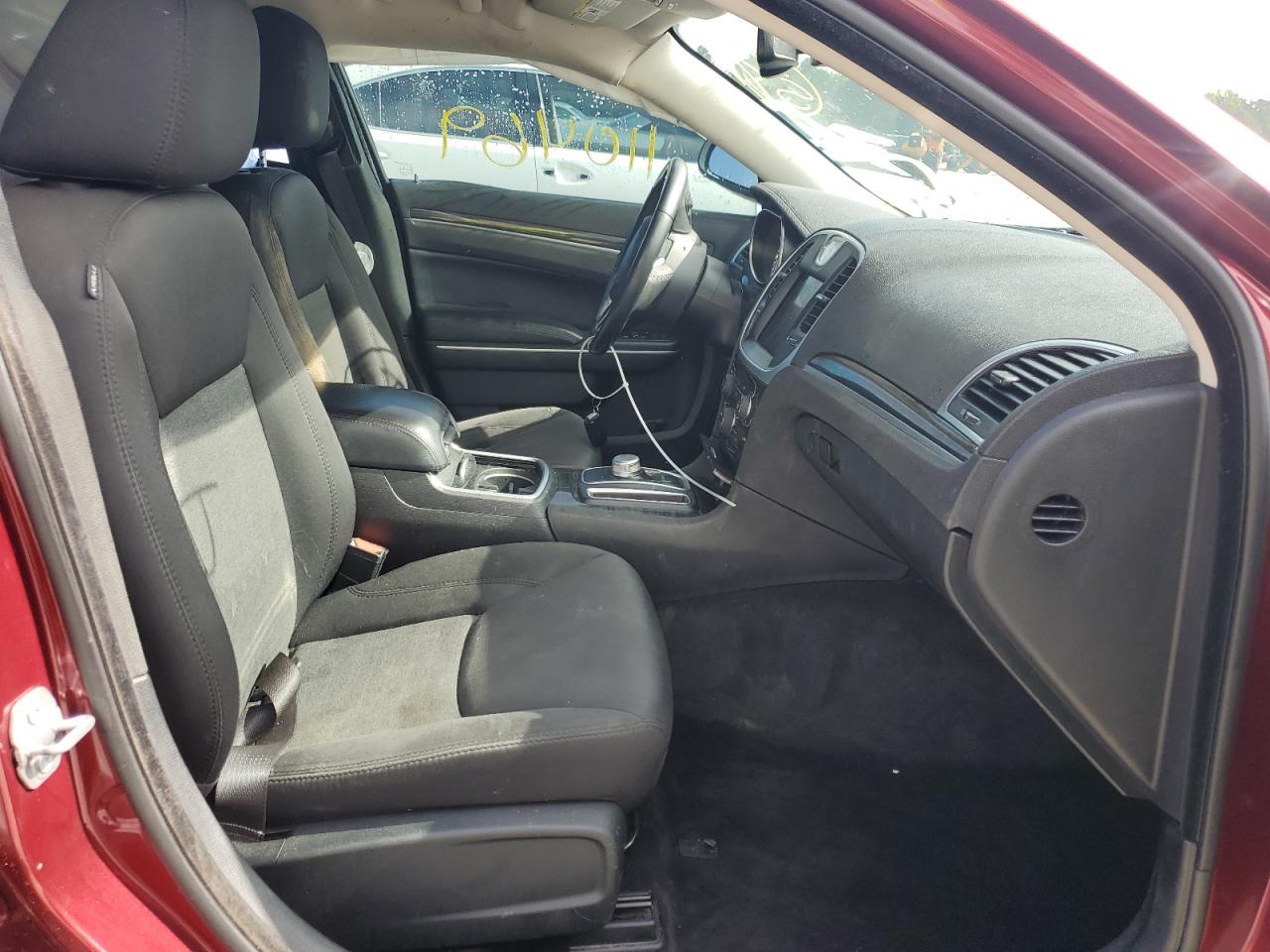 2018 Chrysler 300 Touring - Image 7