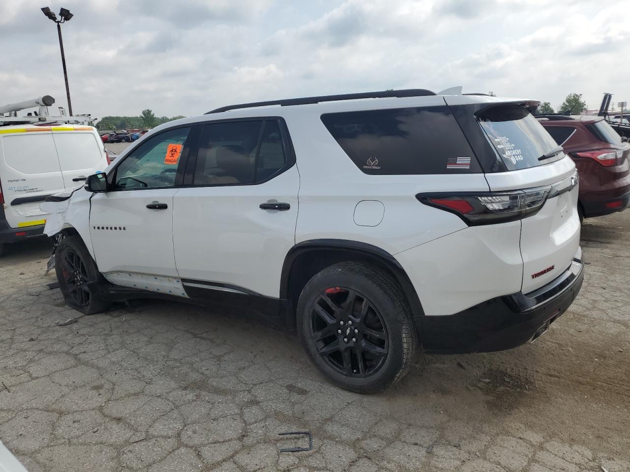 2018 Chevrolet Traverse Premier - Фото 2