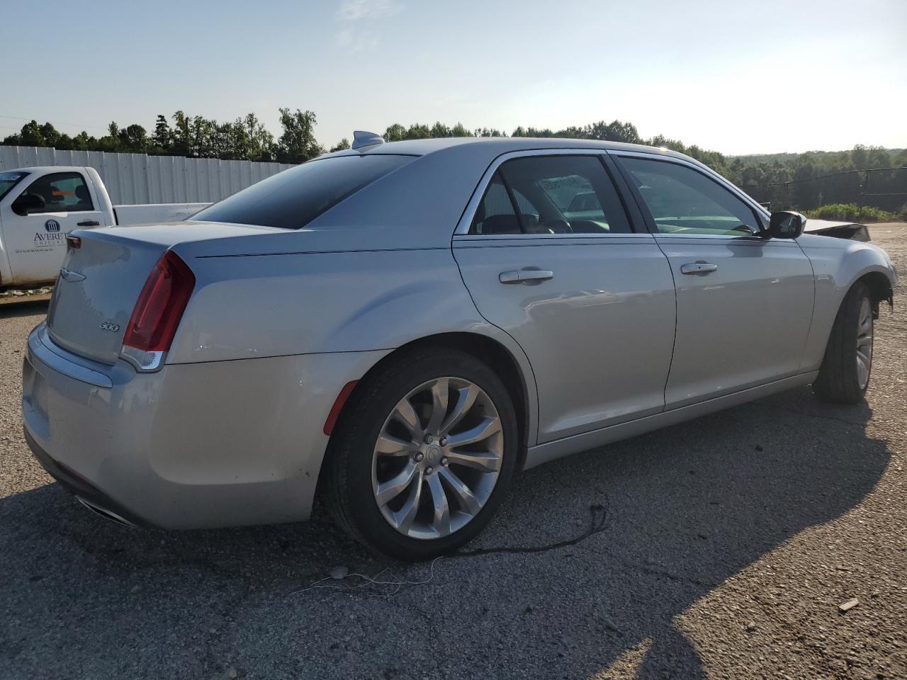 2019 Chrysler 300 Touring - Image 3